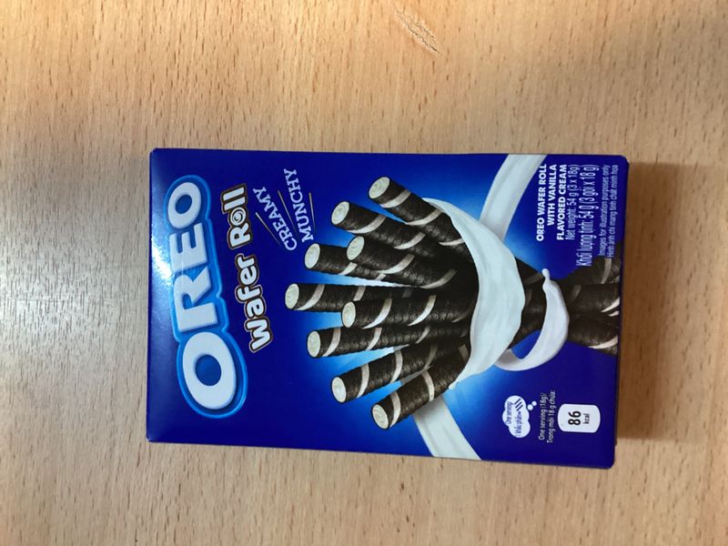 OREO vanilla wafer roll 54g.